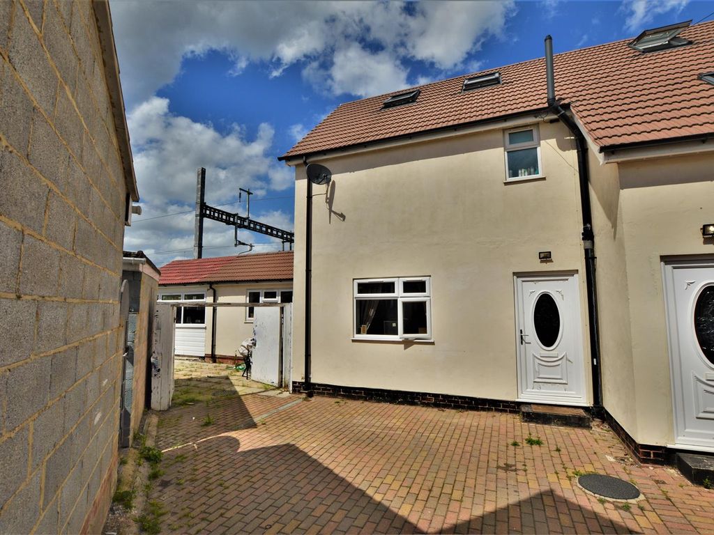 3 bed semidetached house for sale in Salt Hill Way, Slough SL1 Zoopla