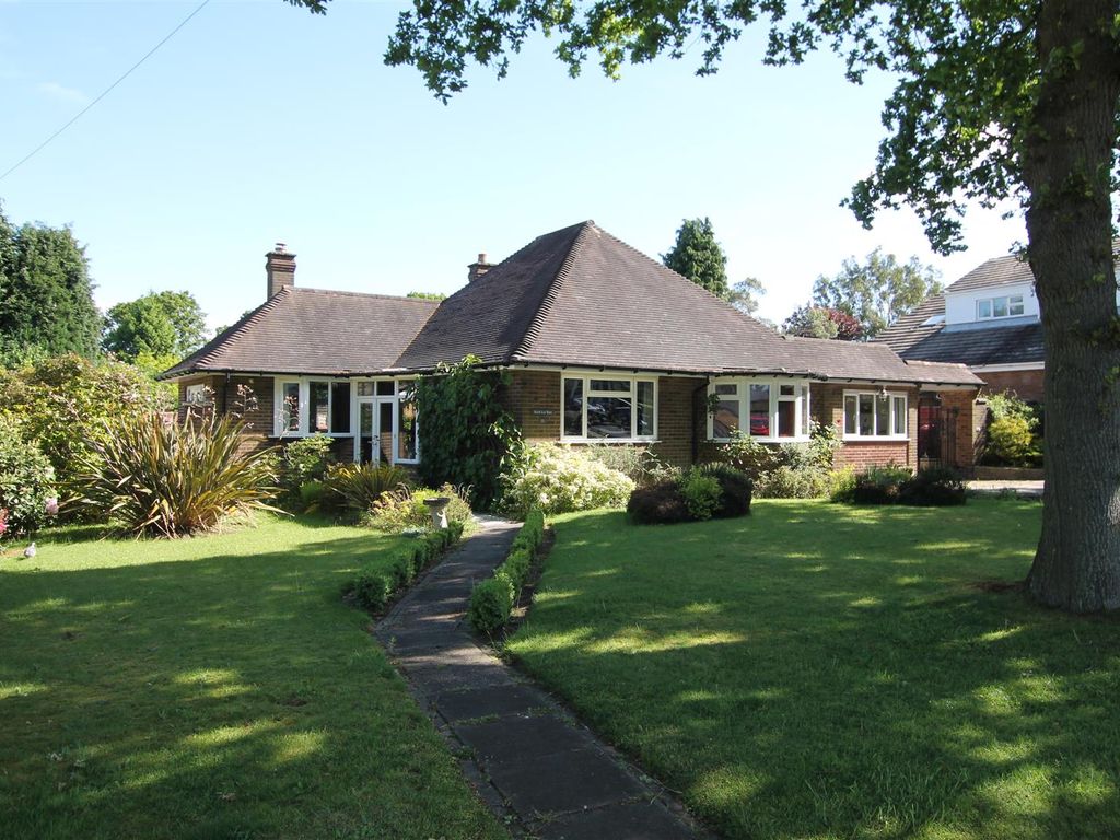 3 bed detached bungalow for sale in Hill Lane, Bassetts Pole, Sutton
