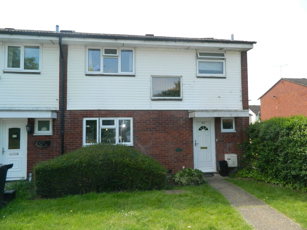 3 bed end terrace house for sale in Lent Green Lane, Burnham