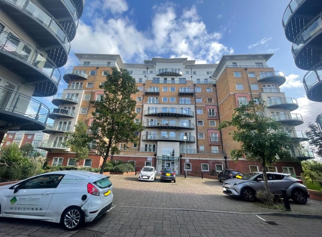 2 bed flat for sale in Basingstoke, Hampshire RG21, £190,000 Zoopla