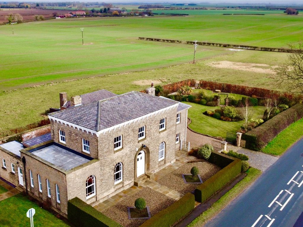 4 bed detached house for sale in Main Road, Sproatley, Hull HU11 Zoopla