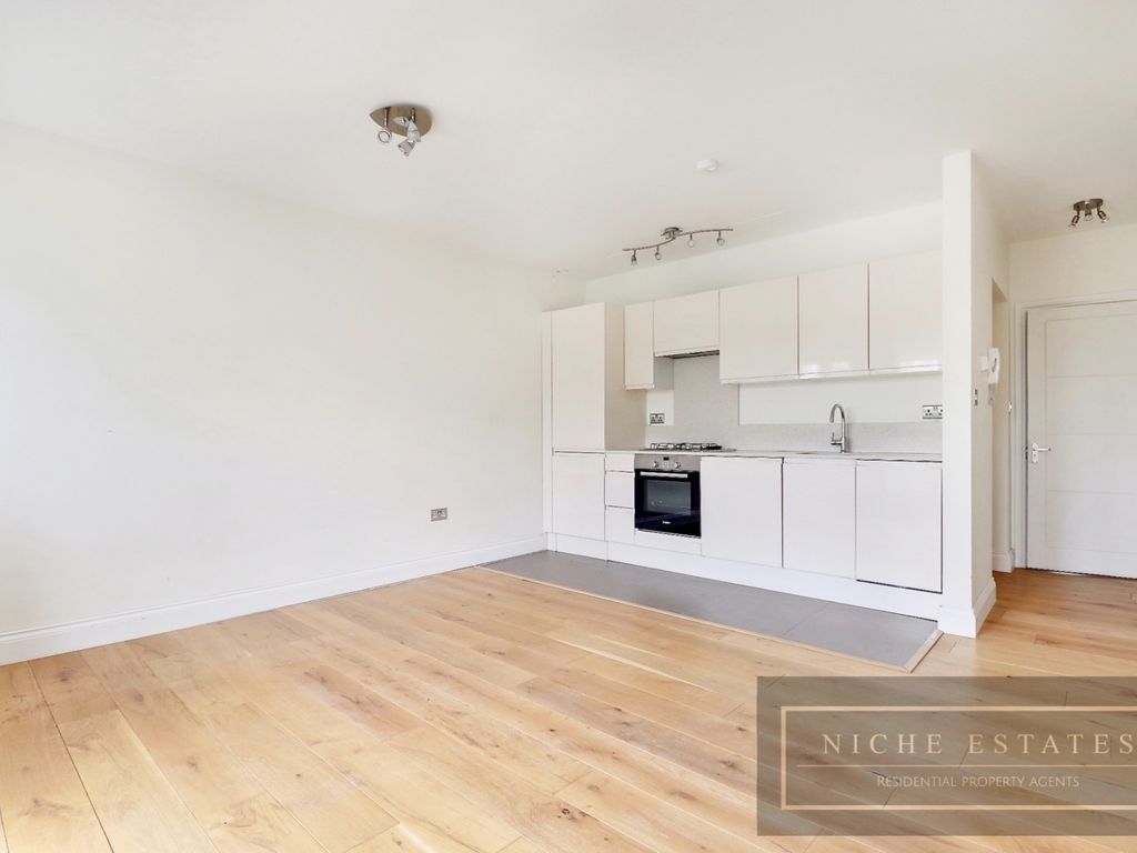 1 bed flat to rent in Hendon Lane, London N3, £1,400 pcm Zoopla