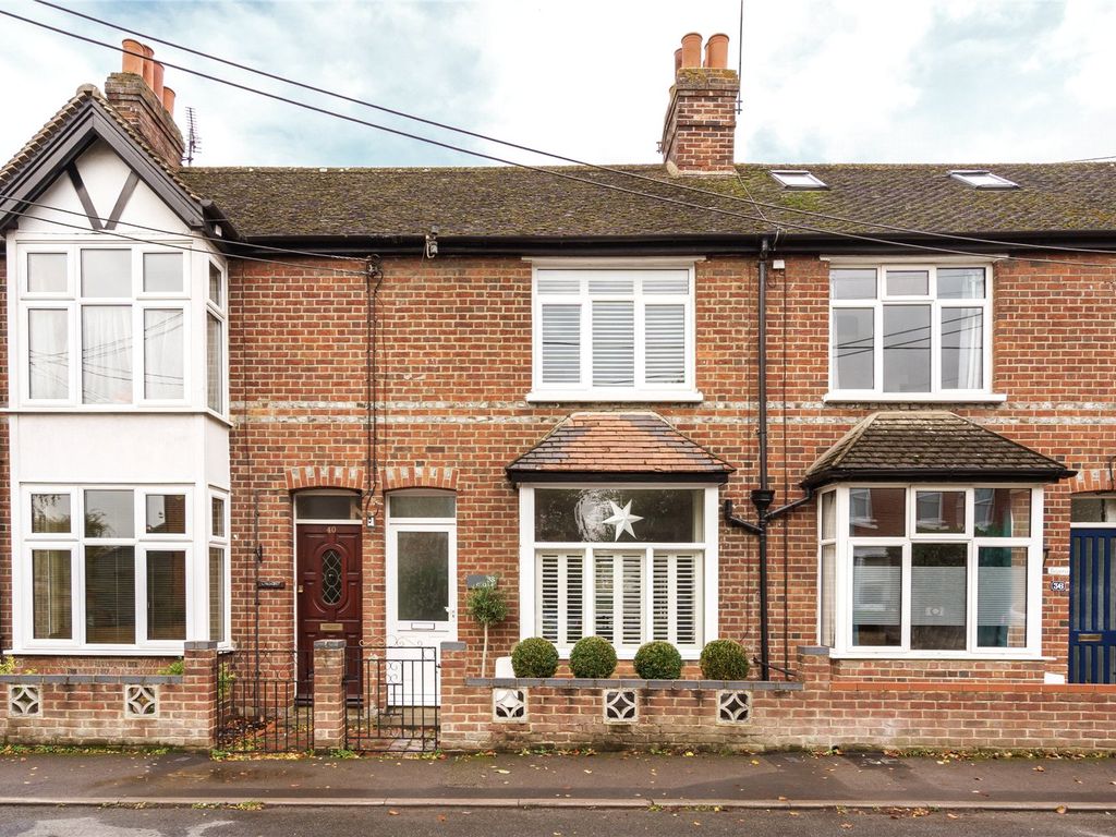 3 bed terraced house for sale in Croft Road, Thame, Oxfordshire OX9