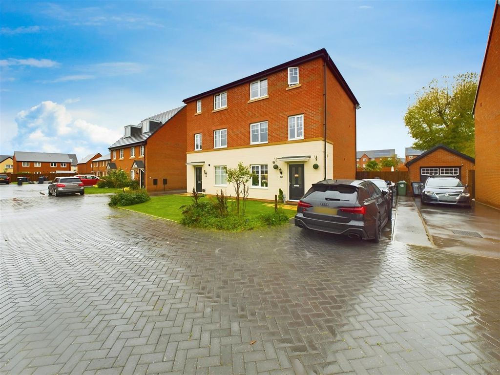 4 bed semidetached house for sale in Devana Gardens, Chester CH4, £