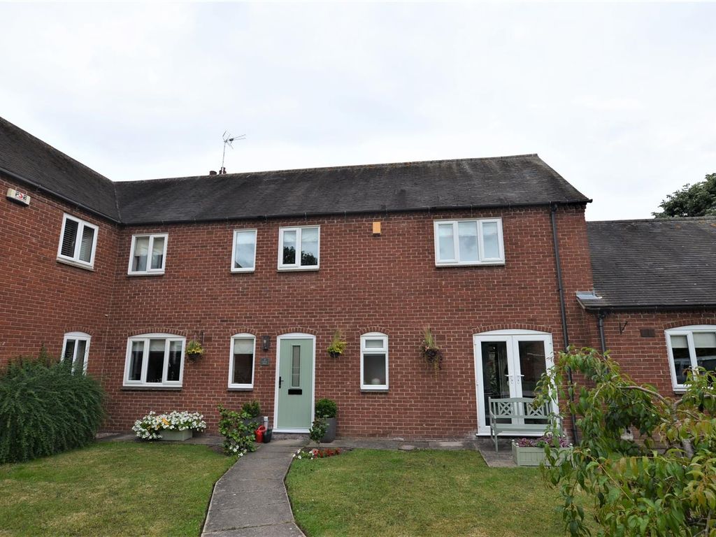 4 bed mews house for sale in Middle Barn, Rectory Mews, Church Road