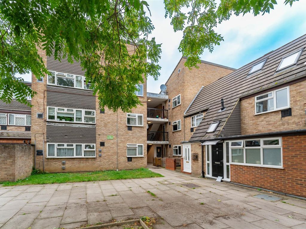 1 bed flat for sale in Midsummer Avenue, Hounslow TW4, £220,000 Zoopla