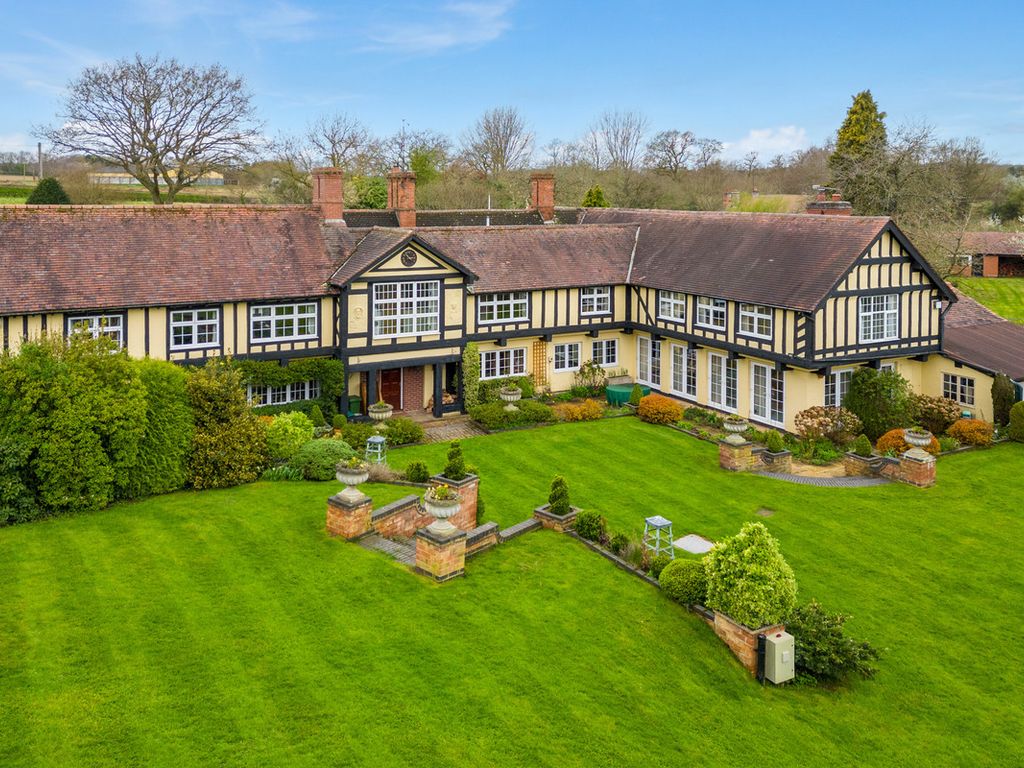 6 bed detached house for sale in Stoneleigh, Warwickshire CV8, £