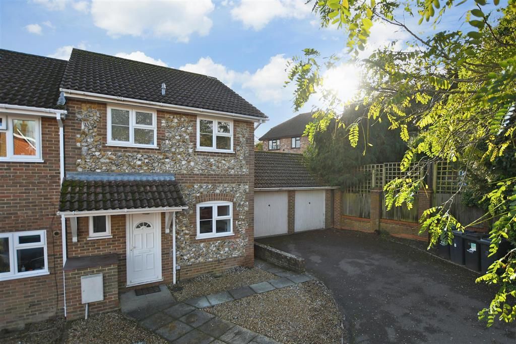 2 bed end terrace house for sale in Goldcrest Drive, Ridgewood