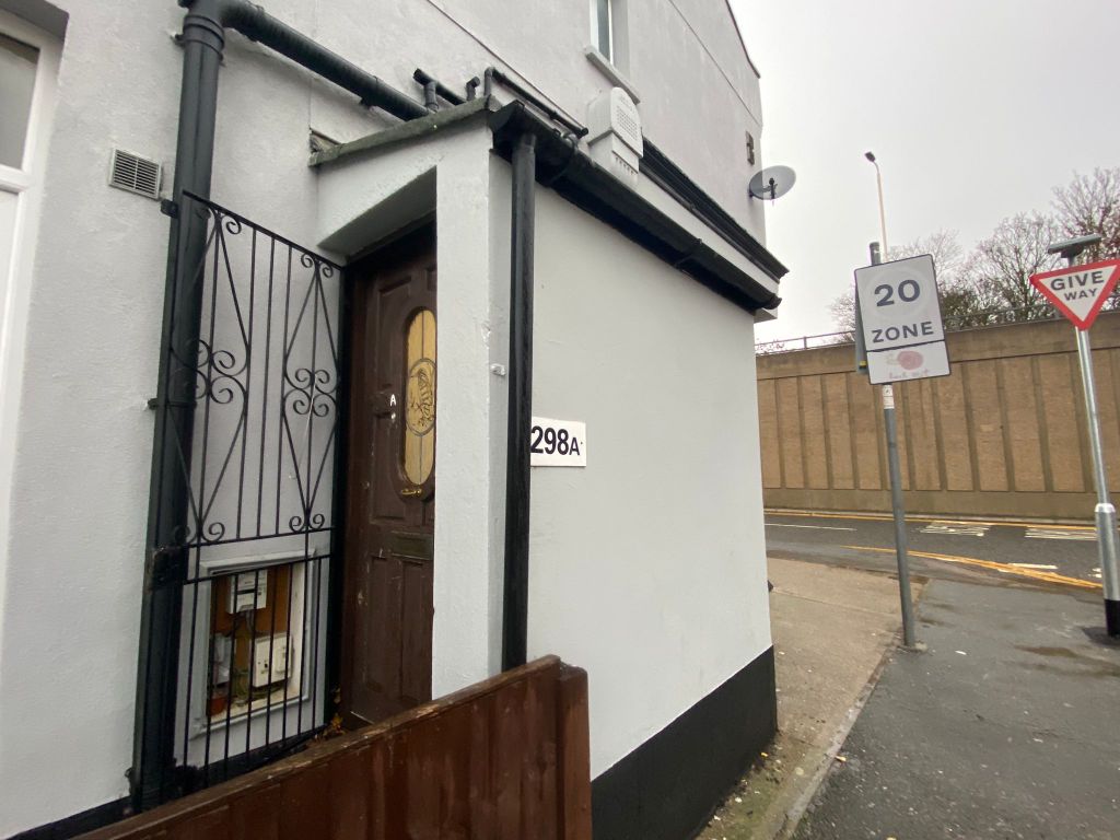 2 bed flat for sale in Ripple Road, Barking IG11, £255,000 Zoopla