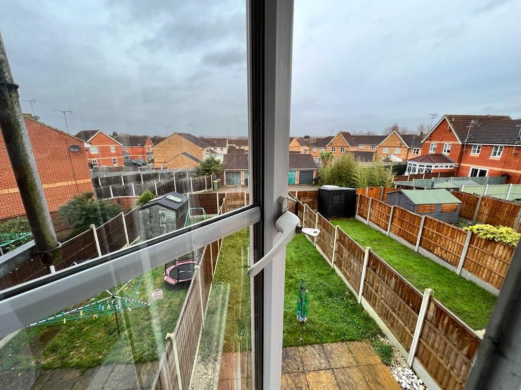 2 bed terraced house for sale in Heron Gardens, Rayleigh SS6 Zoopla
