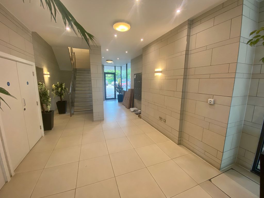 520 Chiswick High Road, London W4  