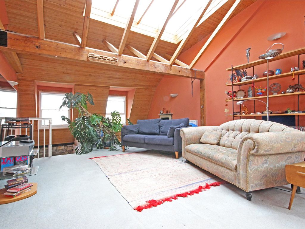 2 bed terraced house to rent in Upper Cheltenham Place, Montpelier