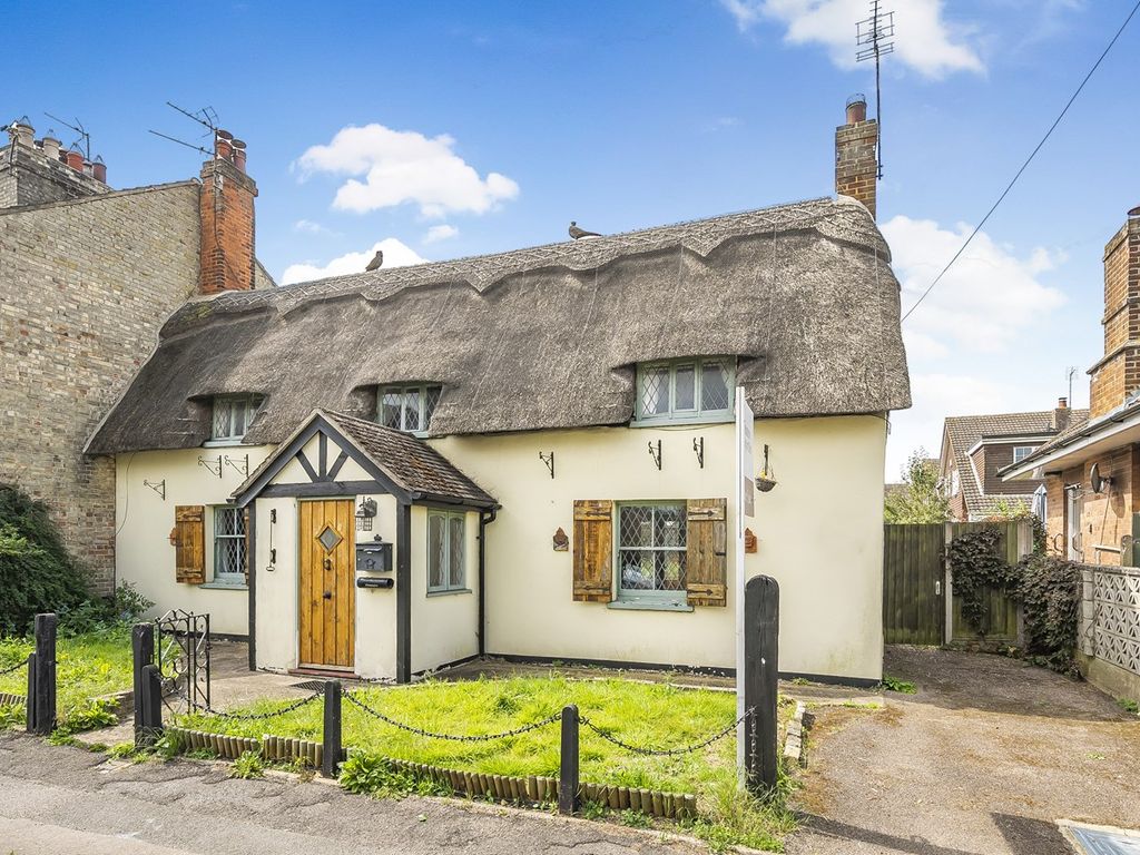 2 bed cottage for sale in Church Road, Westoning MK45, £425,000 Zoopla