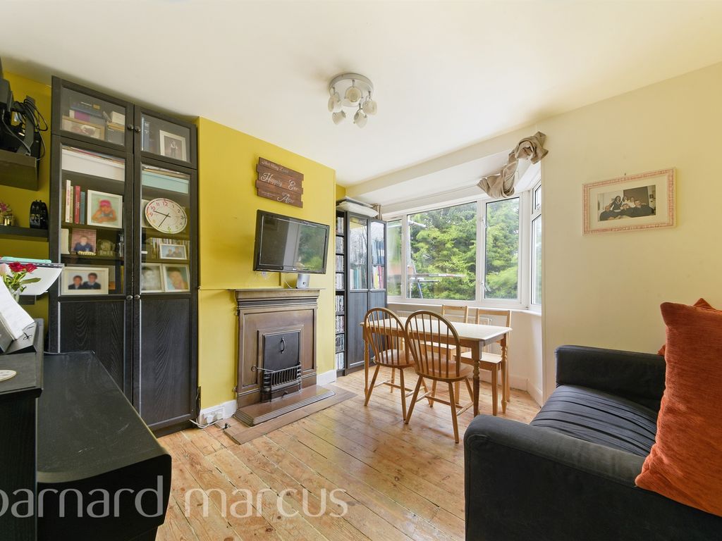2 bed flat for sale in Deer Park Gardens, Mitcham CR4, £275,000 Zoopla
