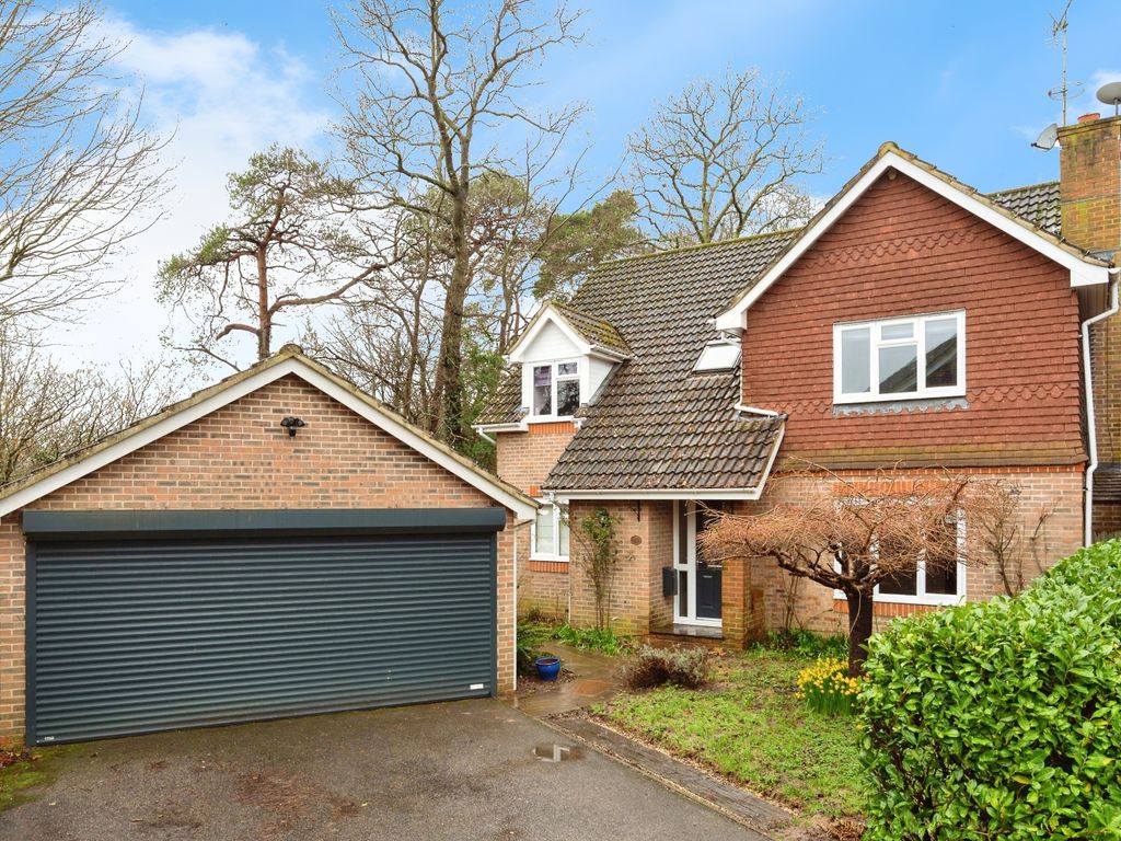 4 bed detached house for sale in Mill Rise, Robertsbridge, East Sussex