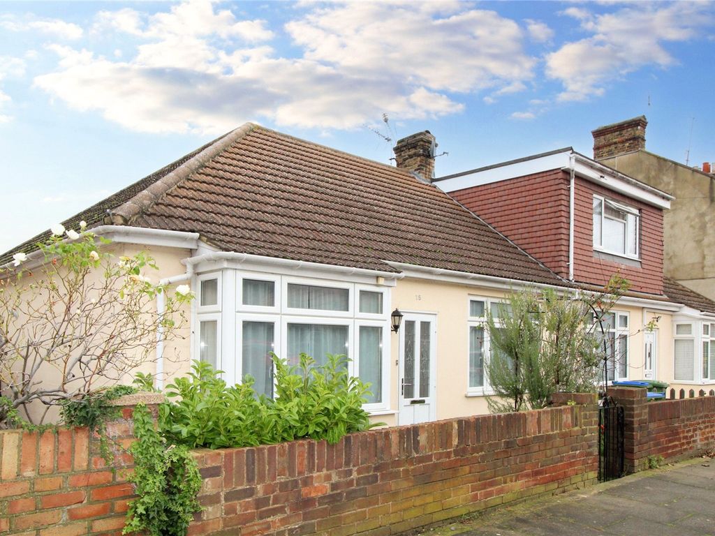 3 bed bungalow for sale in Methuen Road, Belvedere DA17, £425,000 Zoopla