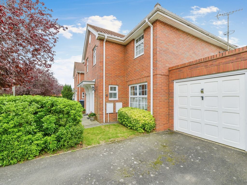 3 bed end terrace house for sale in Wilkins Grove, Longcroft Lane