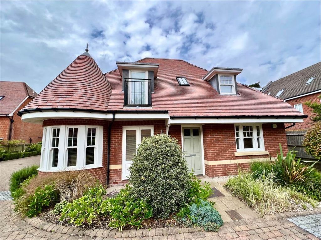 3 bed property to rent in Forest Road, Branksome Park, Poole BH13 Zoopla