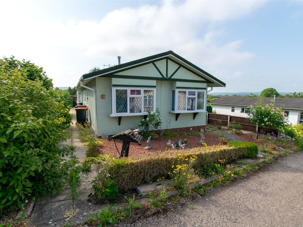 2 bed bungalow for sale in Brookfield Park, Totternhoe, Bedfordshire