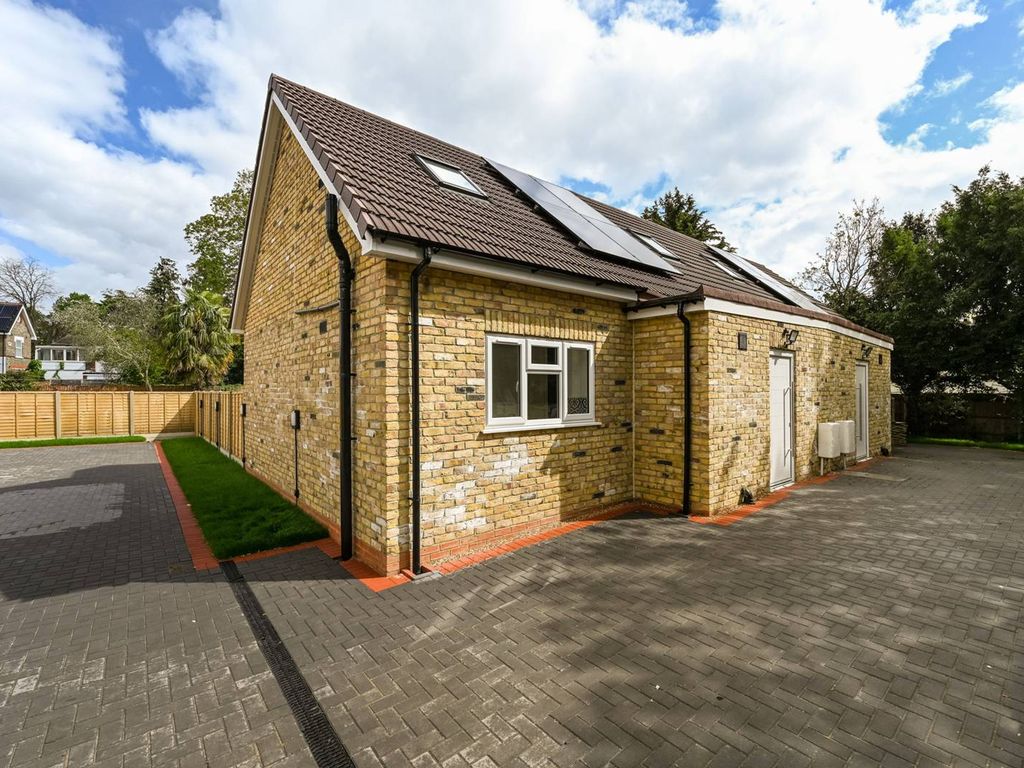 New home, 3 bed bungalow for sale in Hanworth Road, Hounslow TW3, £