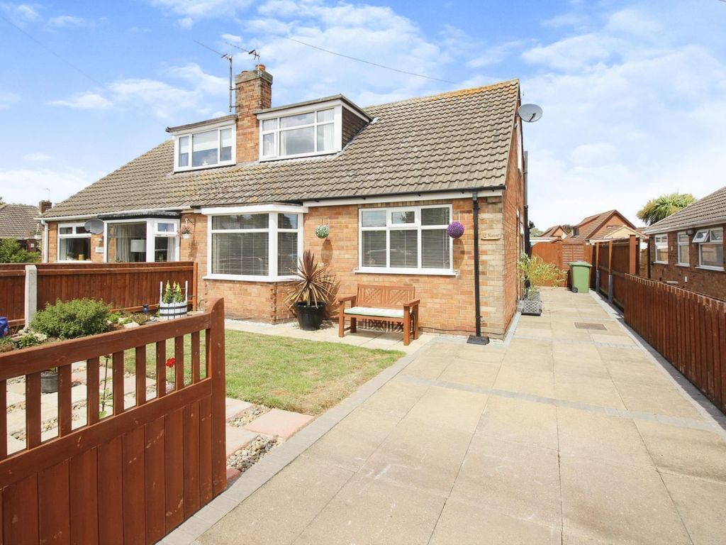 3 bed semidetached bungalow for sale in Janton Court, New Waltham