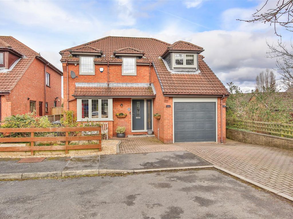 4 bed property for sale in Hall Close, Cutthorpe, Chesterfield S42 Zoopla
