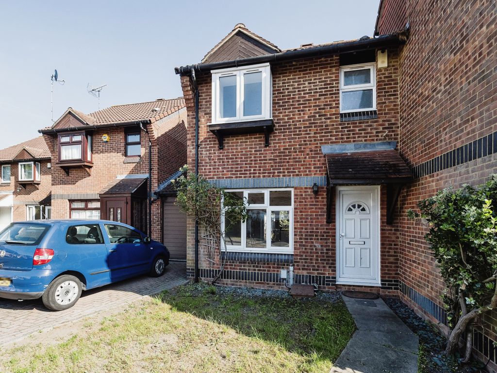 3 bed semidetached house for sale in Hookstone Way, Woodford Green IG8