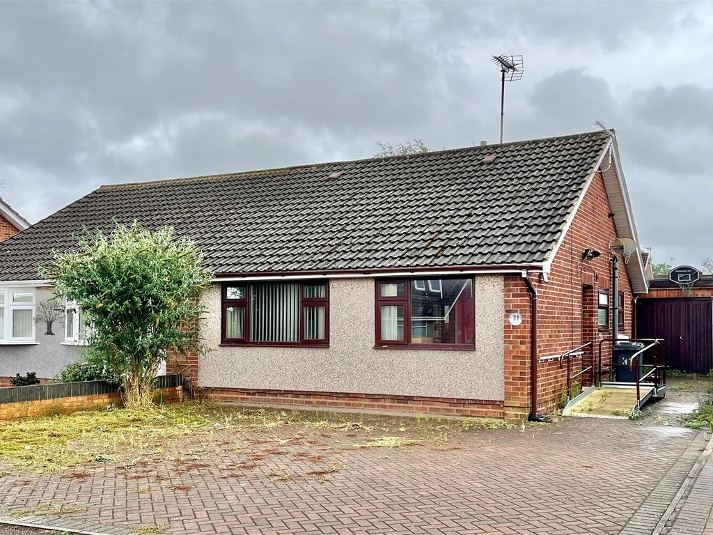 3 bed semidetached bungalow for sale in Osborne Avenue, Tuffley