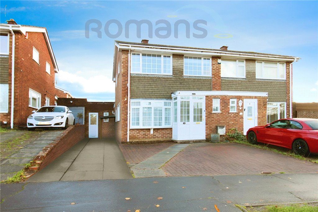 3 bed semidetached house for sale in Cambrian Road, Farnborough