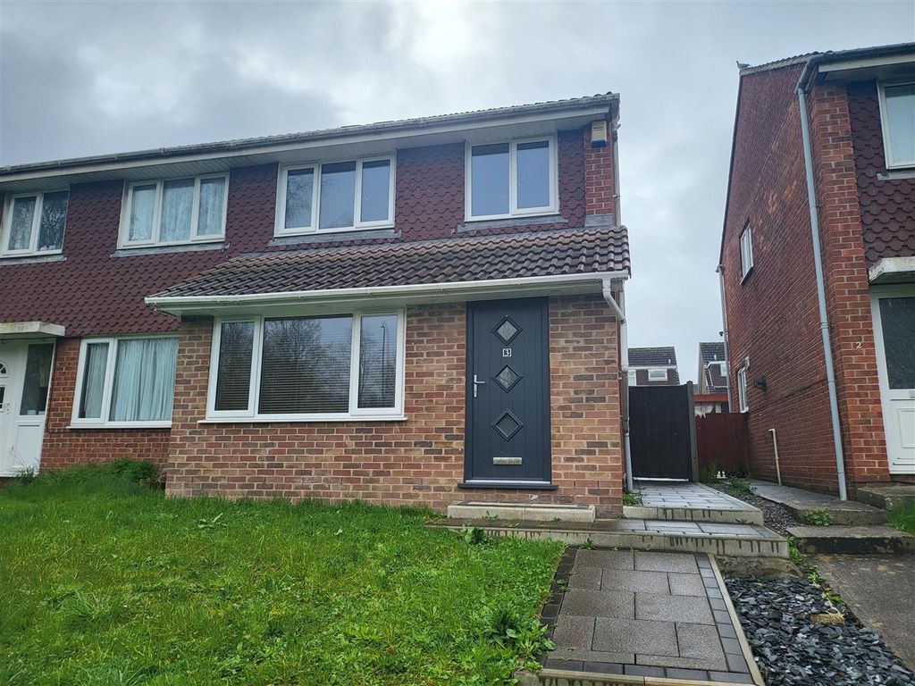 3 bed semidetached house to rent in Ash Close, Little Stoke, Bristol