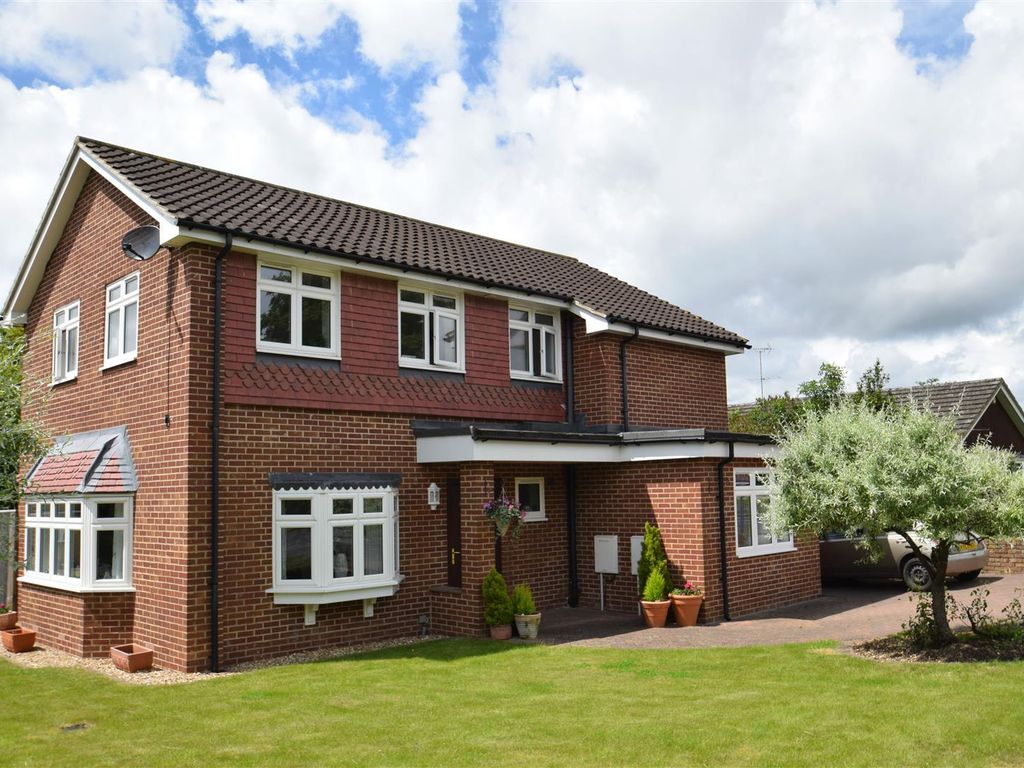 3 bed for sale in Rosehill Park, Emmer Green, Reading RG4