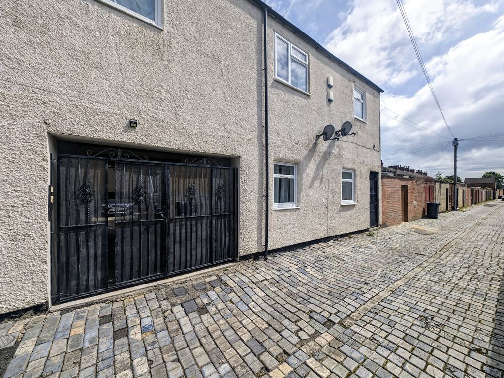 1 bed flat to rent in Ostlers Court, Cross Street, Darlington, Durham