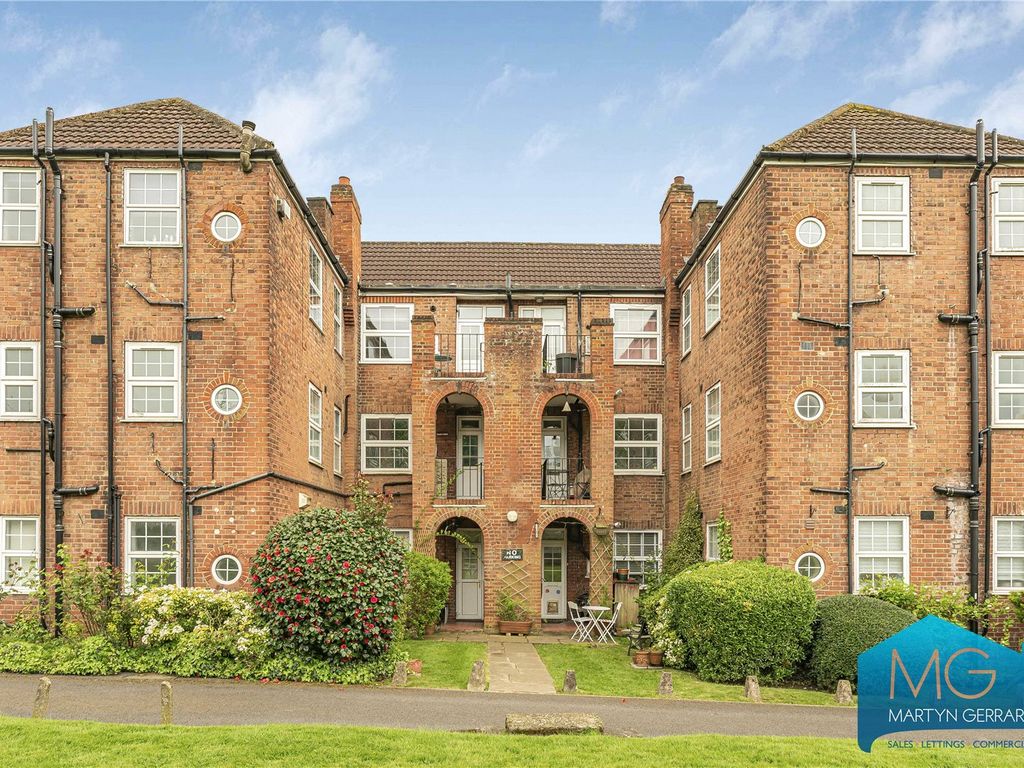 3 bed flat for sale in Aylmer Road, London N2, £585,000 Zoopla