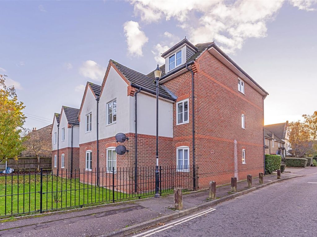 2 bed flat for sale in Langridge Mews, Hampton TW12, £314,950 Zoopla