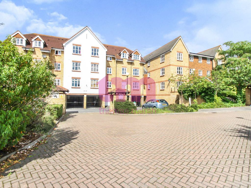 2 bed flat to rent in Highgrove Mews, Grays RM17 Zoopla