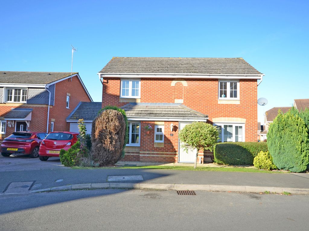 3 bed detached house for sale in Regency Court, Rushden