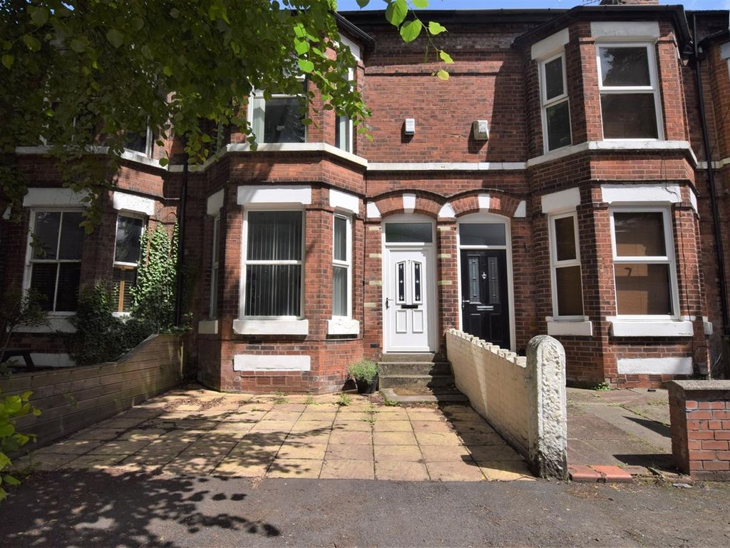 4 bed terraced house to rent in Montrose Avenue, West Didsbury