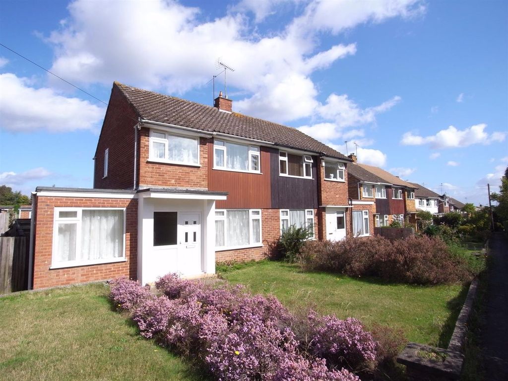 4 bed semidetached house to rent in Engliff Lane, Pyrford, Woking GU22