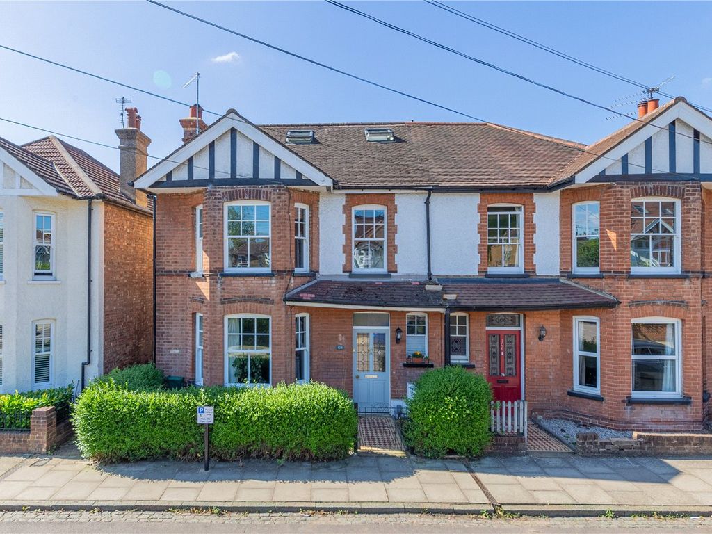 5 bed semidetached house to rent in Brampton Road, St. Albans