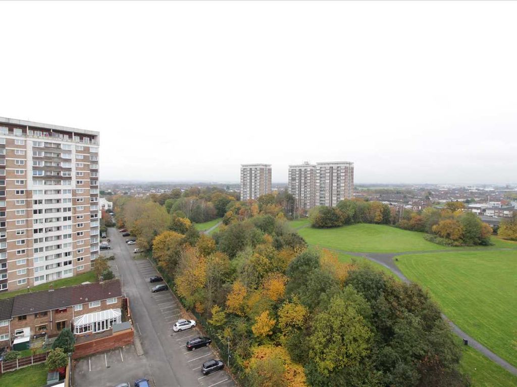 2 bed flat to rent in Roughwood Drive, Kirkby, Liverpool L33, £675 pcm