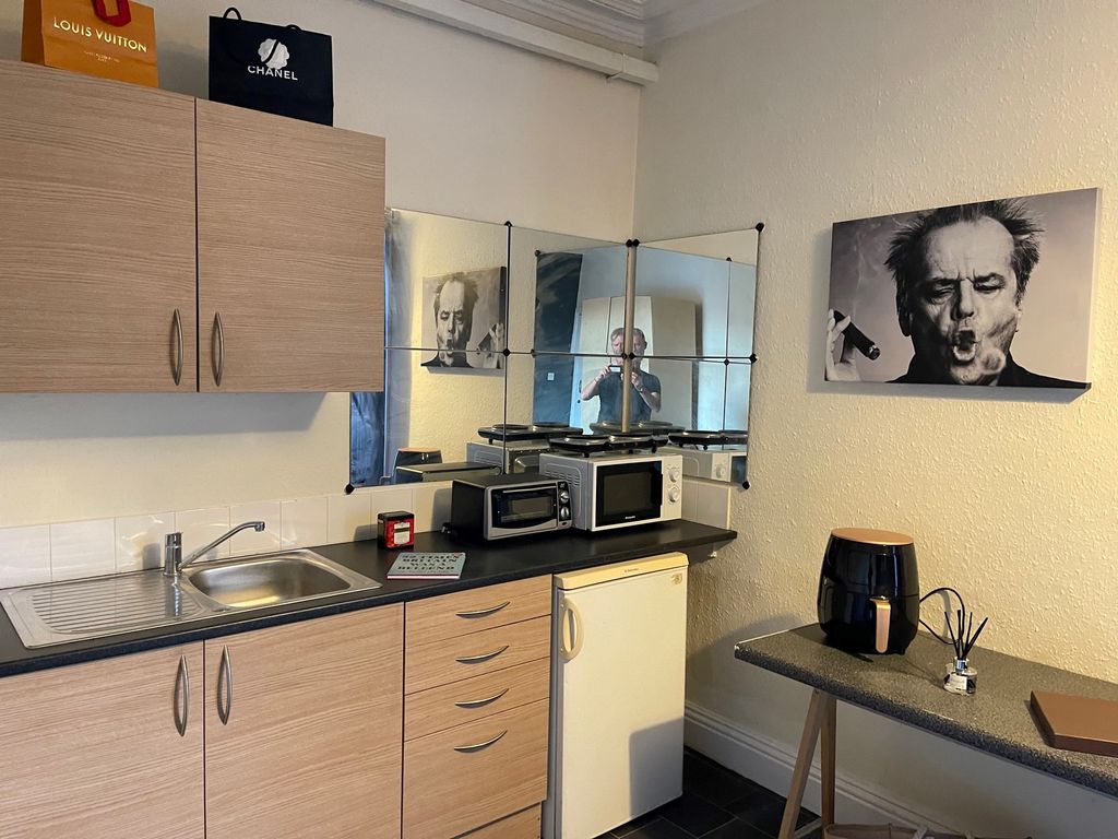 Studio to rent in Austhorpe Road, Crossgates LS15, £545 pcm Zoopla