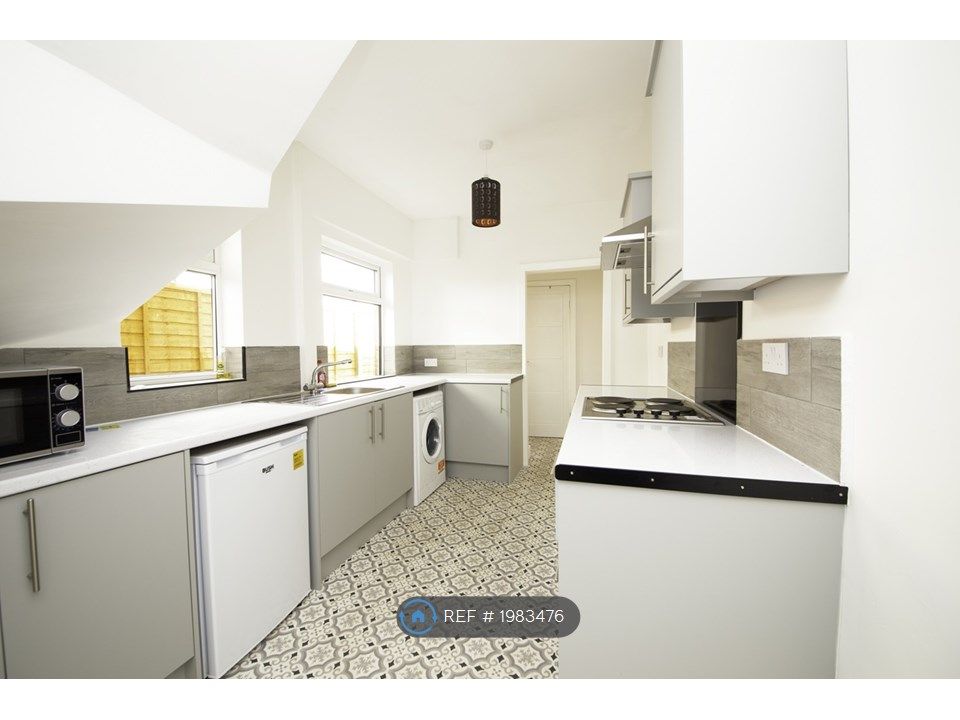 4 bed terraced house to rent in Scarsdale Street, Dinnington, Sheffield
