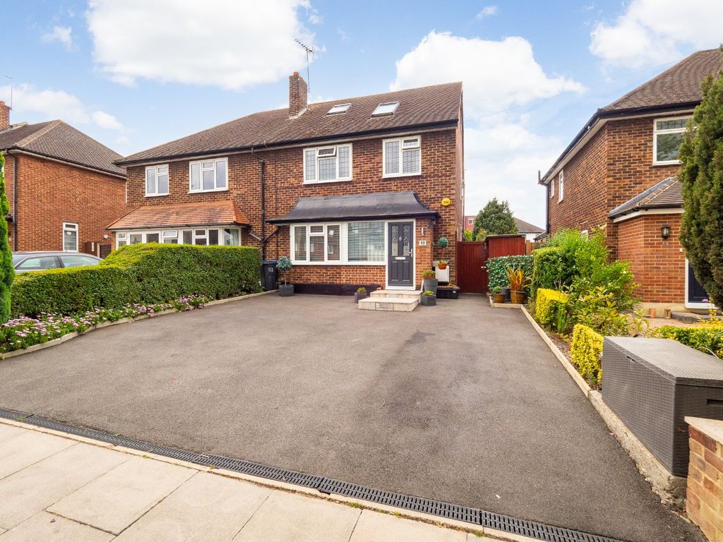 5 bed semidetached house for sale in Tudor Drive, Morden SM4, £675,000