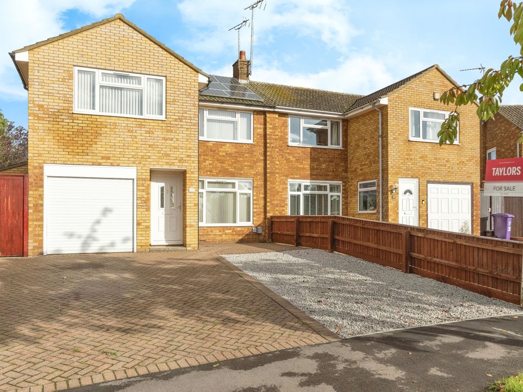 3 bed semidetached house for sale in Gainsford Crescent, Hitchin SG4