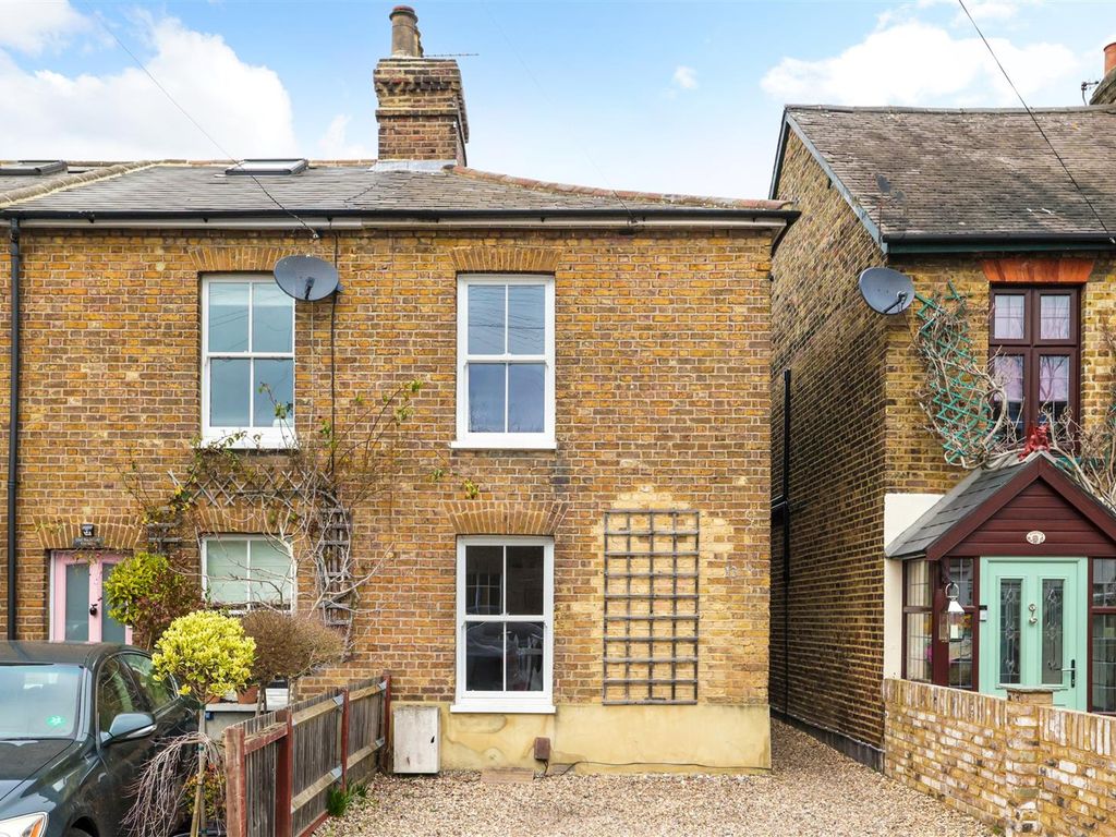 2 bed end terrace house for sale in Rushett Close, Thames Ditton KT7