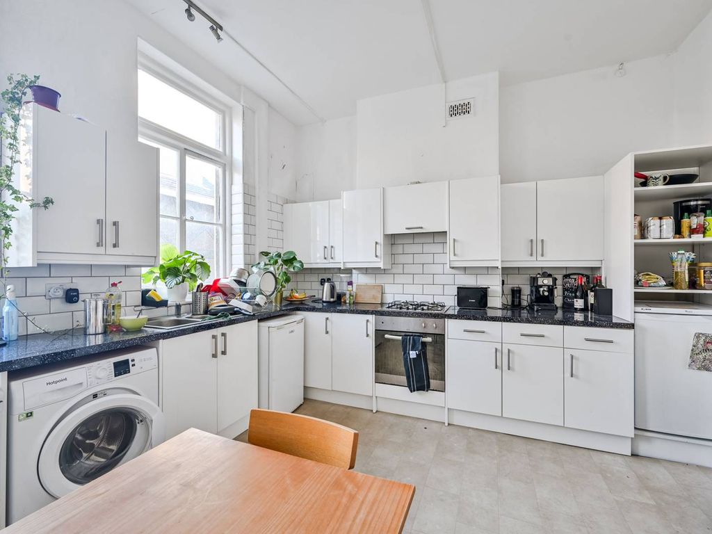 3 bed flat to rent in Trafalgar Road, Greenwich, London SE10, £2,200