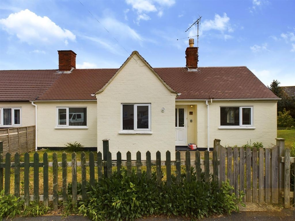 2 bed semidetached bungalow for sale in Road, Shurdington