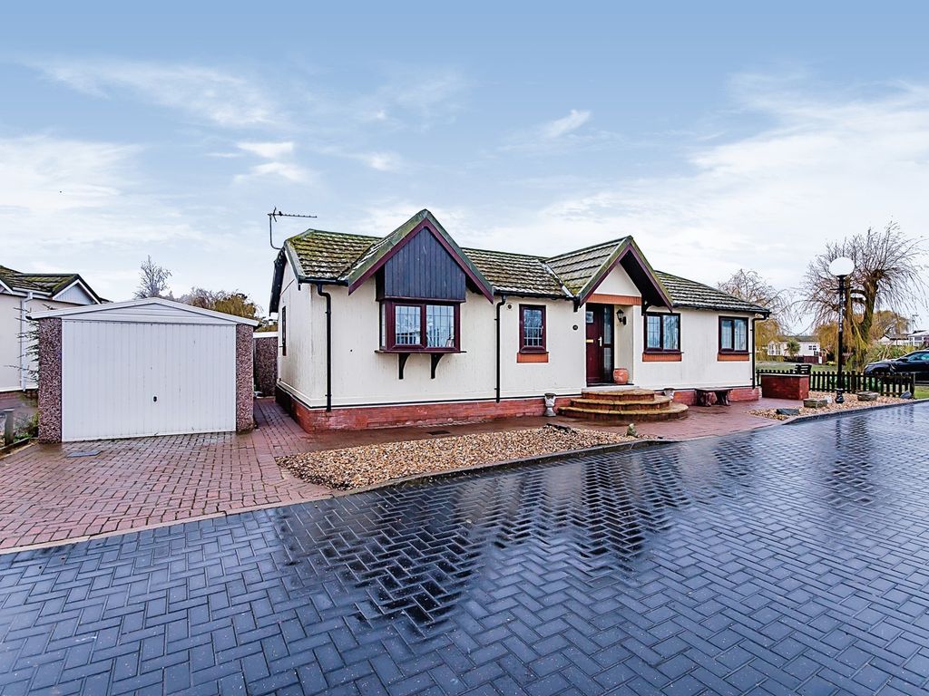 2 bed mobile/park home for sale in Mallard Way, Beacon Park Home