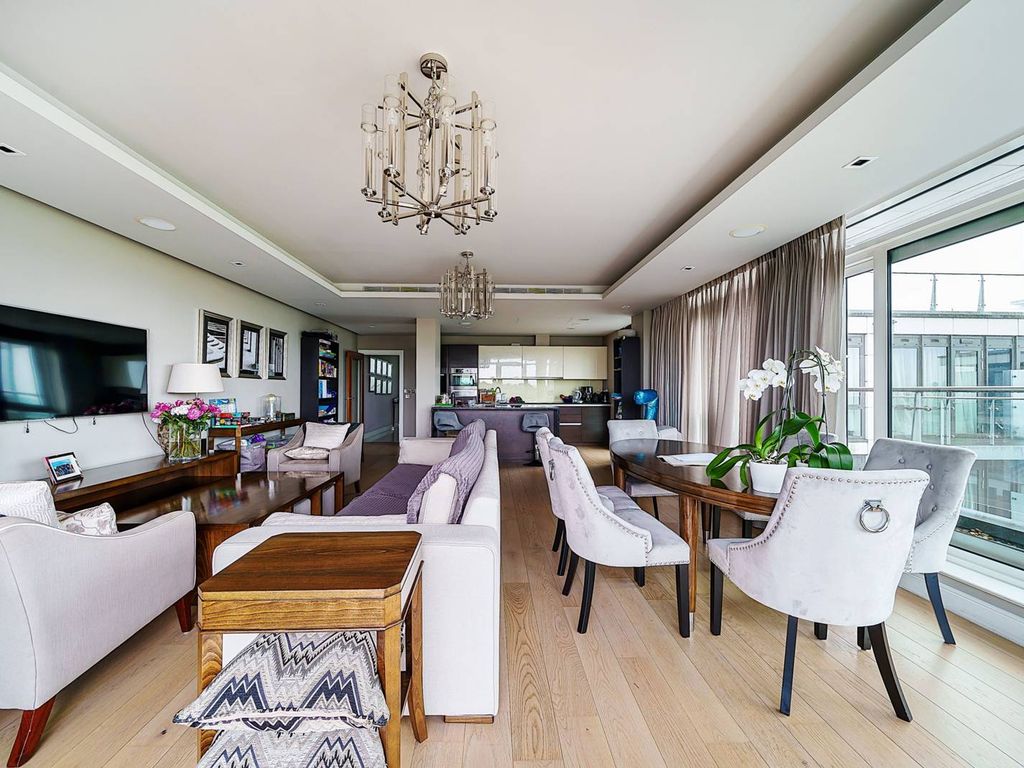 2 bed flat to rent in Dickens Yard, Ealing Broadway, London W5, £8,667