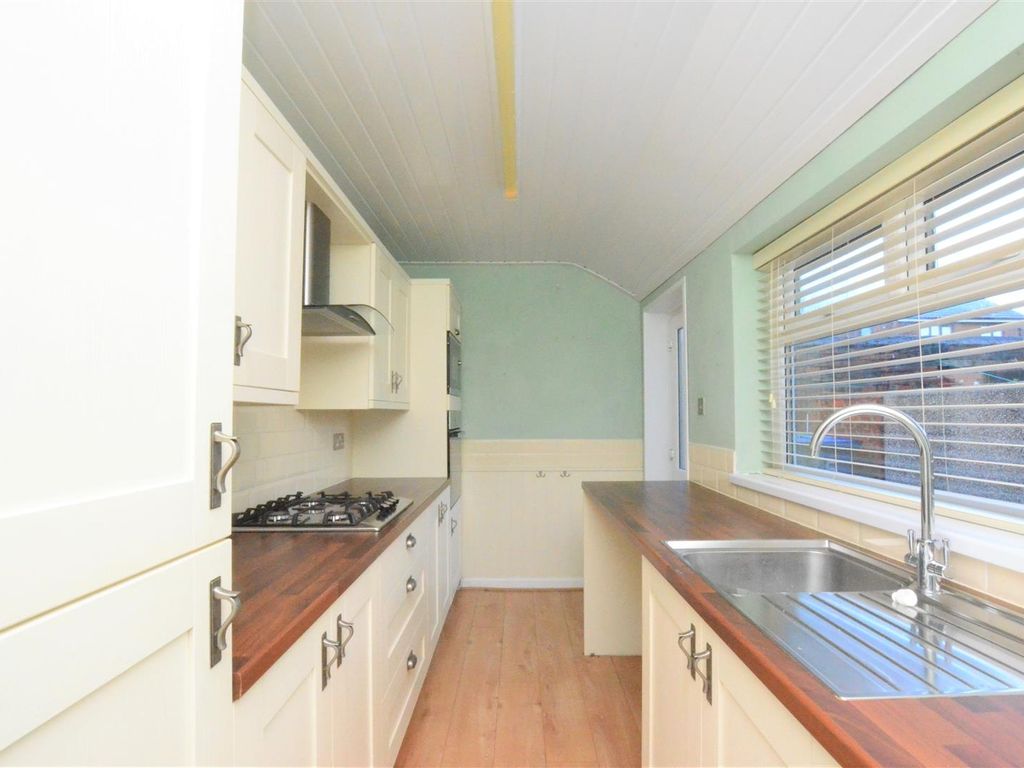 2 bed terraced house to rent in East View, Castletown, Sunderland SR5